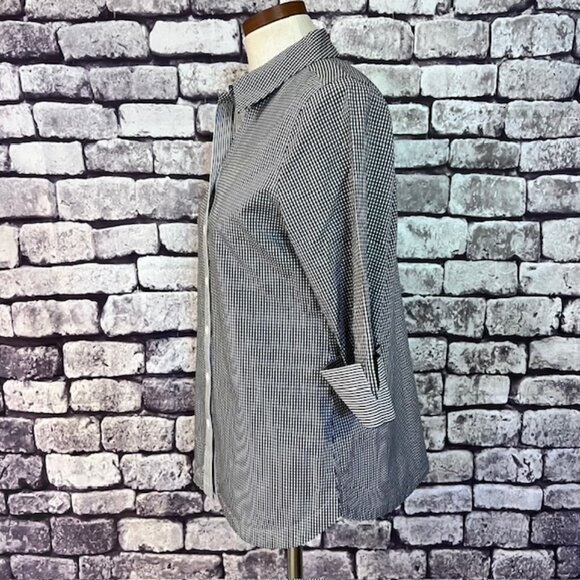 Chico's No-Iron Black & White Button Down Blouse Size S - Picture 4 of 8